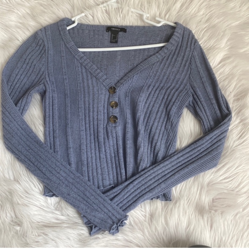 Cropped v neck top